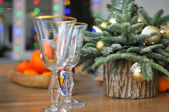 Natural herringbone with Christmas decor on the table