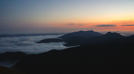 Fototapeta na wymiar sunrise over the sea of clouds
