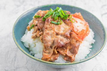 豚キムチと納豆どんぶり