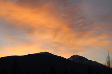 Obraz premium Sunrise Glow Over The Mountains, Jasper National Park, Alberta