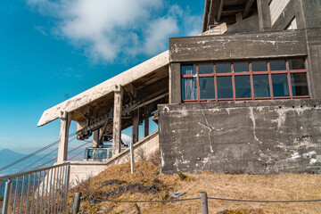 箱根駒ヶ岳ロープウェー山頂駅の建物と景色