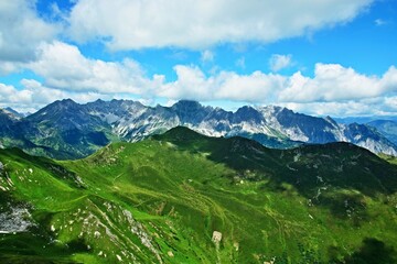 Fototapeta na wymiar Austrian Alps-view on the Alps from peak Geissspitz (2334m)