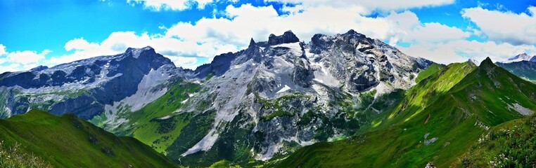Fototapeta na wymiar Austrian Alps-panoramic view on the peak Sulzfluh,Drei Turme and Drusenfluh