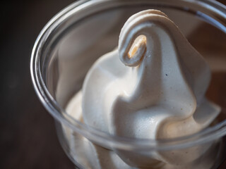 千葉県の特産品ピーナッツを使ったソフトクリームのクローズアップ。