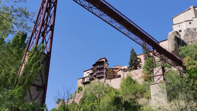 Casas colgadas y puente de san Pablo en la ciudad de Cuenca, Espa&ntilde;a