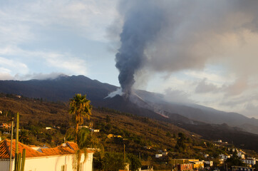 Volcanic eruption and town of Tajuya. Cumbre Vieja Natural Park. La Palma. Canary Islands. Spain.