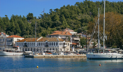 Fototapeta na wymiar boats in the harbor LIMENAS