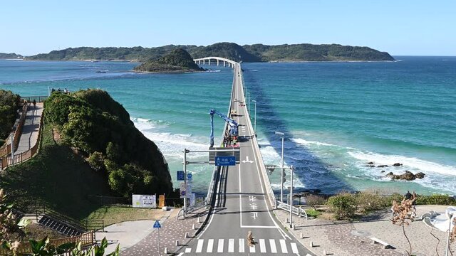 晴れの日の角島大橋