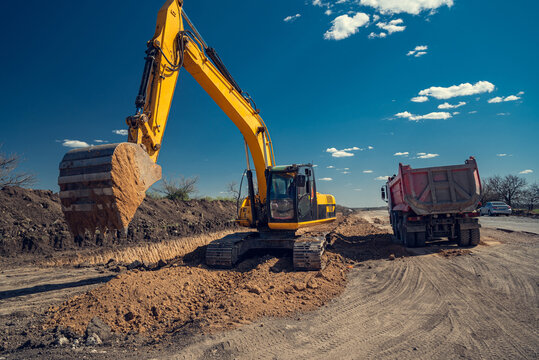 The Excavator Does Earthwork. Digging A Pit.