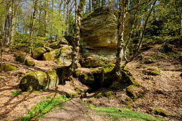 Felsenlabyrinth unterhalb der Ruine der Nordburg Lichtenstein in Lichtenstein, Naturpark Haßberge, Landkreis Hassberge, Unterfranken, Franken, Bayern, Deutschland