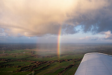 Luftaufnahme von Norddeutschland mit Regenbogen