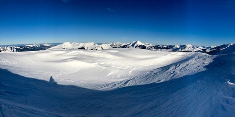 Au dessus des montagnes