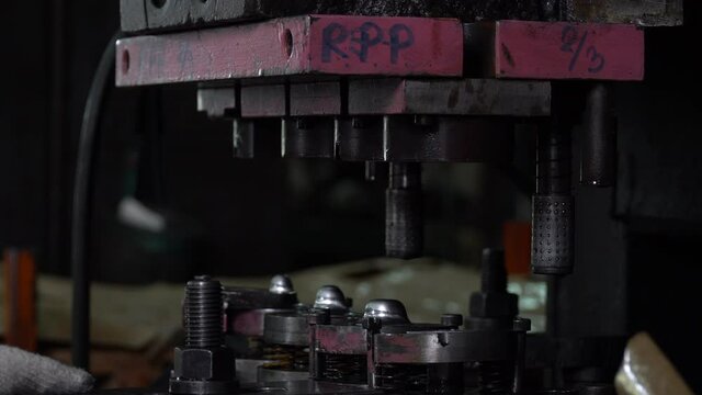 Automatic hydraulic press stamping machine and  press mold bowl metal  in manufacturing process