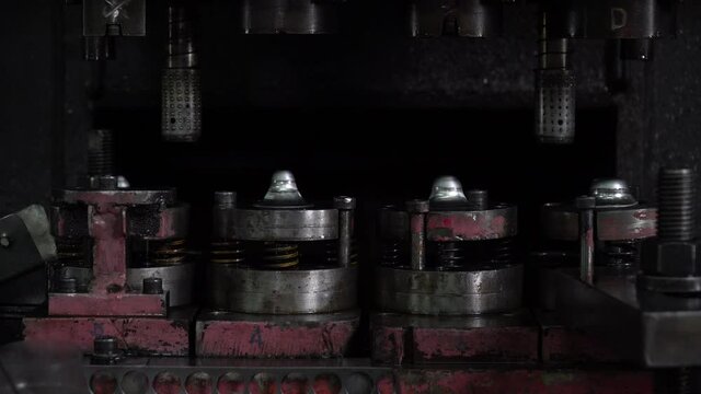 Automatic hydraulic press stamping machine and  press mold bowl metal  in manufacturing process