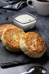 Curd cheesecakes, fried cheesecakes Cheesecakes on a dark background