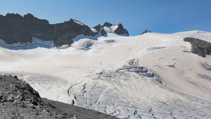 Massif des écrins, la Grave et le glacier de la  Girose