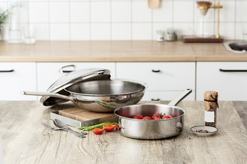 Stainless steel cookware