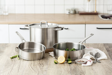 Stainless steel cookware