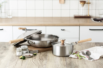Stainless steel cookware