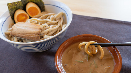 日本のつけ麺。”dipping noodles””dipping sauce”