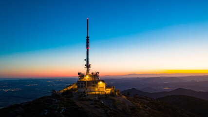 Obraz premium sunset in the mountains