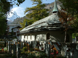Bergsteiger-Friedhof in Zermatt, mit Matterhorn