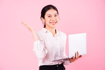 portrait of young asian businesswoman, isolated on pink background