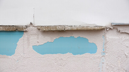 Mancha de pintura azul en pared blanca