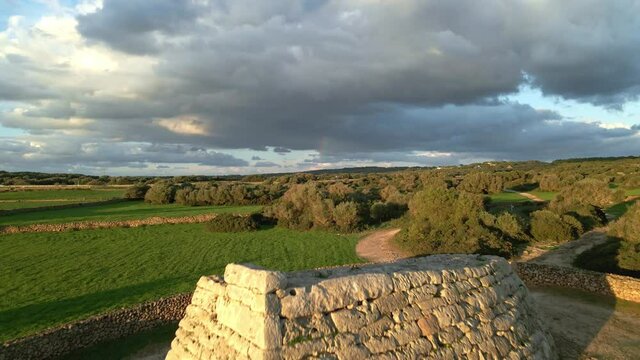 Naveta des tudons menorca