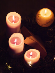 Weihnachtsbaum und Krippe 