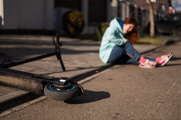 A Caucasian woman fell from an electric scooter and injured her leg. Suffering from pain.