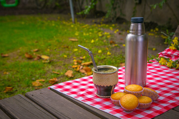 Mate y magdalenas © Leonardo