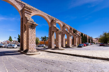 Zacatecas, ancient aqueduct, aqueducto Zacatecas, in historic city center close to major tourist attractions. - obrazy, fototapety, plakaty
