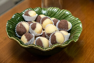 black and white chocolat ball ,  condensed milk candy balls, chocolate truffles, brigadeiro, chocolate sprinkles, chocolate candy, condensed milk candy balls, candy balls