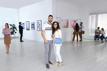 Fototapeta premium Happy couple at exhibition in art gallery
