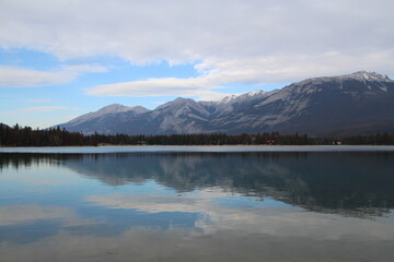 Fototapeta na wymiar lake in the morning, Jasper National Park, Alberta
