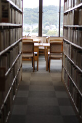 図書館では静かに