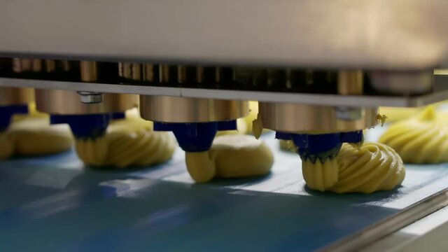 Making sweet meringues on the production line.