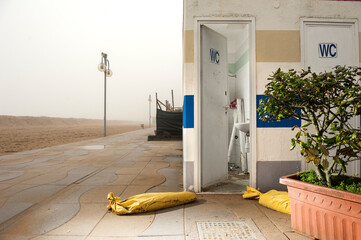 Strand ausserhalb der Saison, verlassen, trostlos, Italien