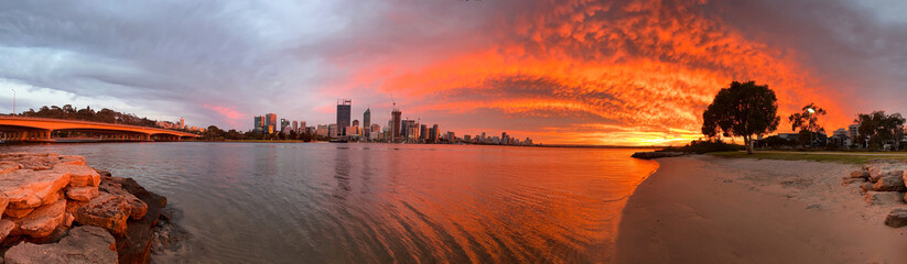 Fototapeta na wymiar sunrise over Perth