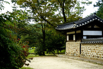 Fototapeta premium 한옥의 풍경입니다.