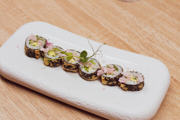 Gastro fusión comida mediterránea sushi