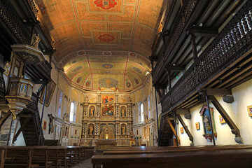 Fototapeta na wymiar iglesia interior de espelette altar pueblo vasco francés francia 4M0A8496-as21
