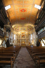 Fototapeta na wymiar iglesia interior de espelette altar pueblo vasco francés francia 4M0A8505-as21