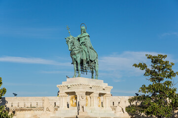 Obraz premium Statue of Saint Stephen I in Front of Fisherman's Bastion, Budapest