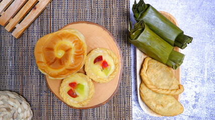 Food Photography, Close up, fruit cake with kitchen utensils neatly arranged and simple which gives an elegant impression, Food and beverages concept. Christmas Concept.