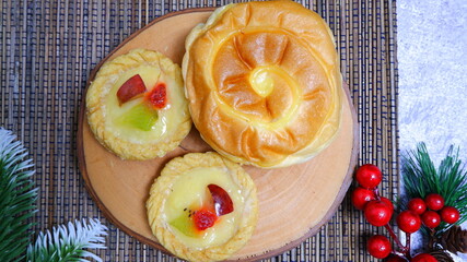 Food Photography, Christmas concept, Bread with neat and simple Christmas ornaments that gives an elegant impression, Copy space, Negative space