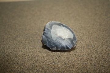 Feuerstein mit Quarzdruse