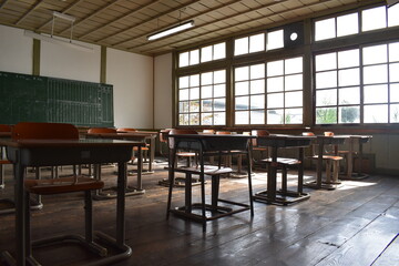 Fototapeta na wymiar 昭和レトロな小学校の教室