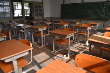 昭和レトロな小学校の教室